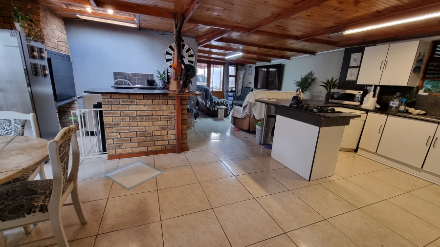 8 Bedroom Property for Sale in Die Bos Western Cape